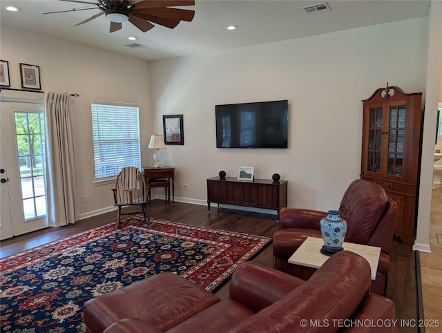 277 Oak Hollow Rd, Eufaula, OK 74432 - living area with a ceiling fan, recessed lighting, wood finished floors, and baseboards