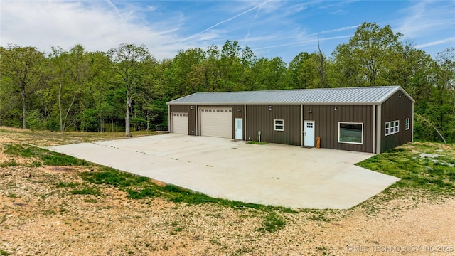 65365 E 155th Rd, Wyandotte, OK 74370 - detached garage featuring a wooded view