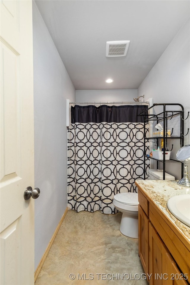 65365 E 155th Rd, Wyandotte, OK 74370 - full bath with vanity, toilet, visible vents, baseboards, and a shower with shower curtain