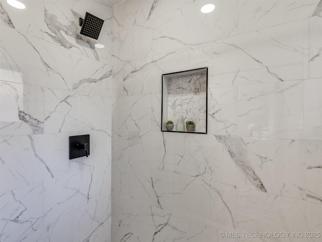 bathroom featuring tiled shower