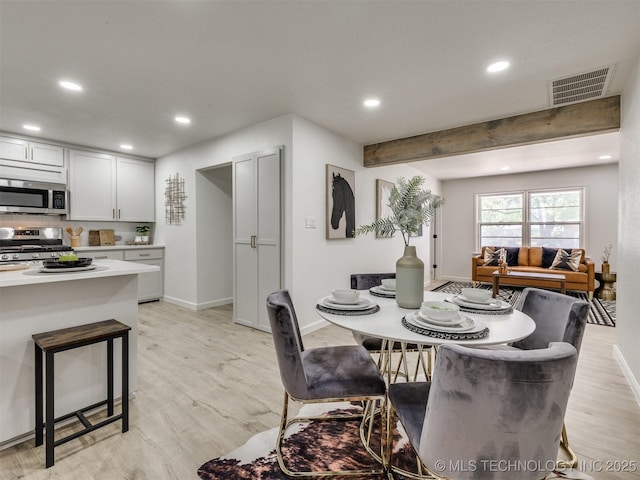 dining room with recessed lighting, light wood finished floors, visible vents, and baseboards