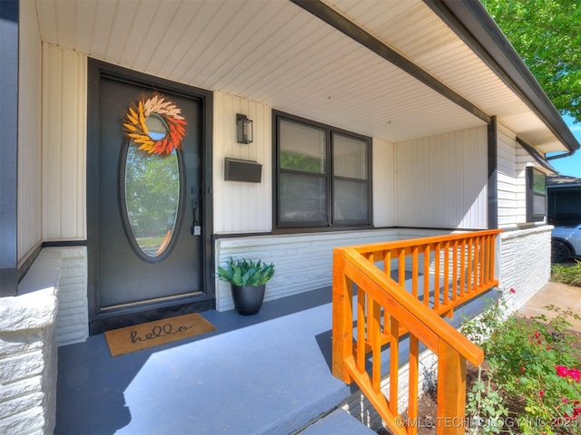 entrance to property featuring covered porch