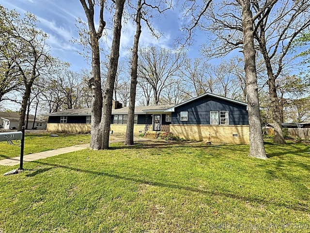 single story home featuring brick siding and a front yard