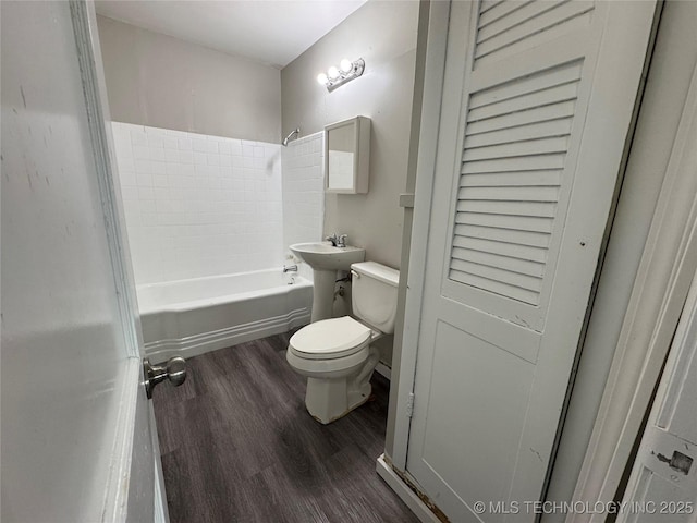 2122 N Florence Ave, Tulsa, OK 74110 - full bath with toilet, wood finished floors, and washtub / shower combination