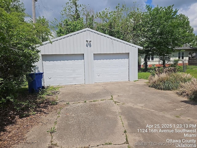 view of detached garage