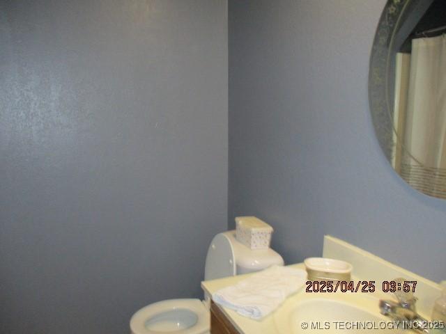 61 Cedar, Ardmore, OK 73401 - bathroom with toilet and vanity