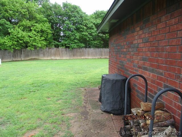 61 Cedar, Ardmore, OK 73401 - view of yard with a fenced backyard