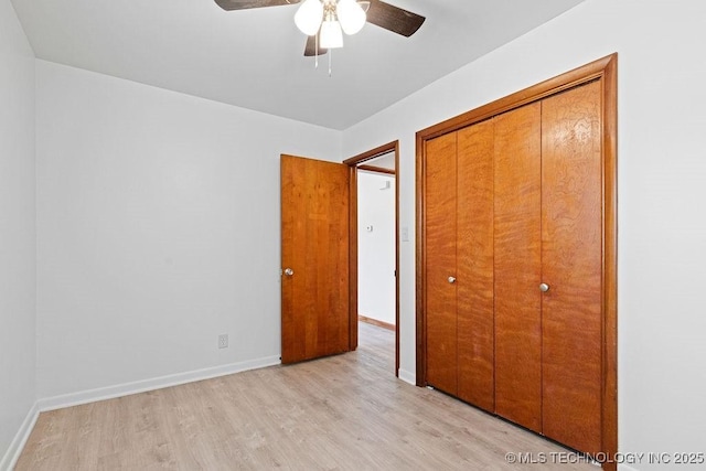 unfurnished bedroom featuring light wood finished floors, a closet, ceiling fan, and baseboards