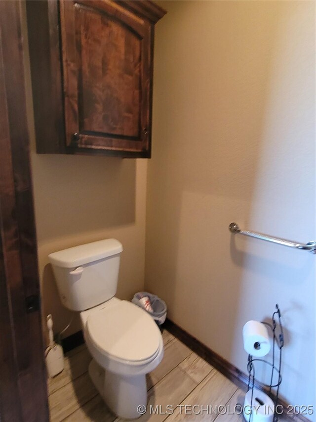 2267 Krebs Lk, Mcalester, OK 74501 - bathroom featuring toilet and baseboards