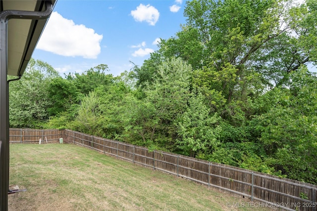 view of yard featuring a fenced backyard