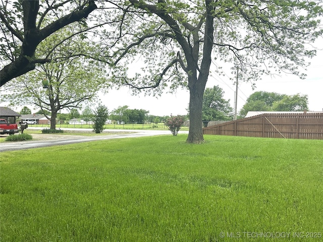 view of yard featuring fence
