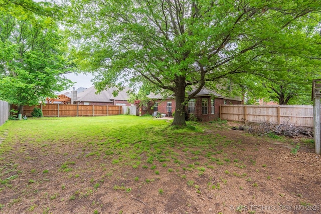 view of yard featuring a fenced backyard