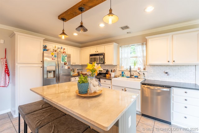 kitchen featuring visible vents, tasteful backsplash, a sink, light tile patterned floors, and stainless steel appliances