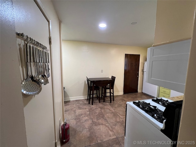 1029 N Kenwood Ave, Broken Arrow, OK 74012 - kitchen featuring recessed lighting, baseboards, gas range gas stove, and fridge