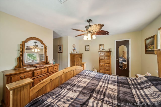 bedroom with ceiling fan