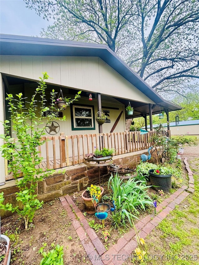 entrance to property with covered porch