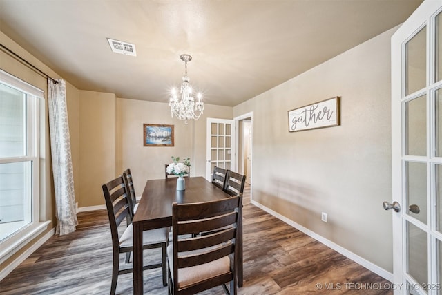 dining area with visible vents, an inviting chandelier, a healthy amount of sunlight, baseboards, and dark wood-type flooring