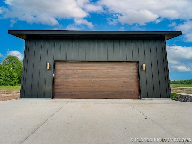 view of detached garage
