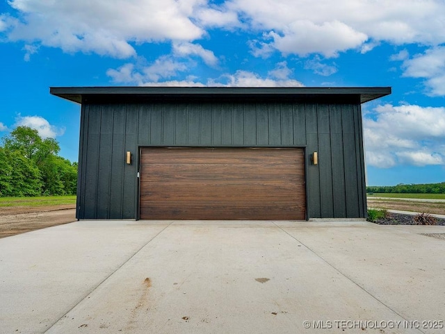 view of detached garage