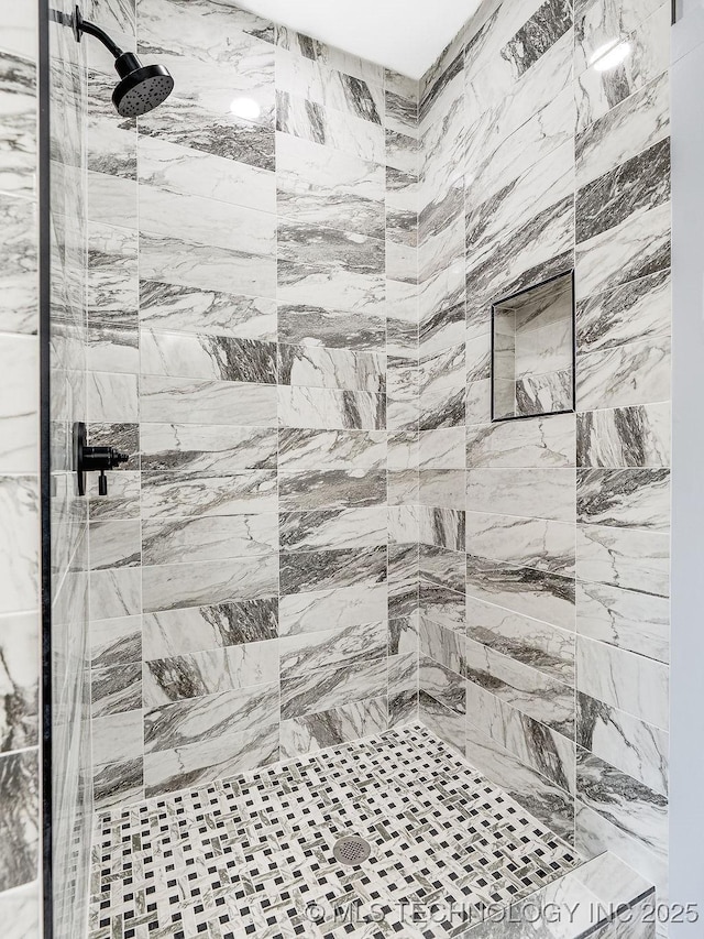 bathroom featuring tiled shower