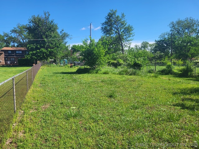 1324 E Hickory St, Okmulgee, OK 74447 - view of yard featuring fence