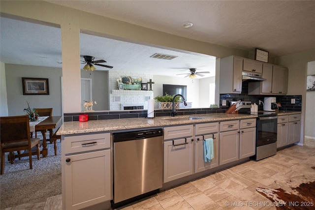 kitchen featuring visible vents, a ceiling fan, gray cabinets, a sink, and stainless steel appliances