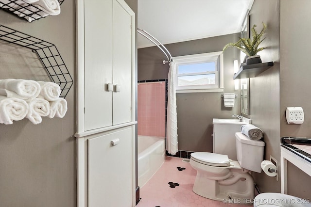 full bathroom featuring toilet, shower / bath combo with shower curtain, tile patterned flooring, and vanity