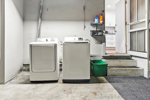 clothes washing area with laundry area and washing machine and dryer