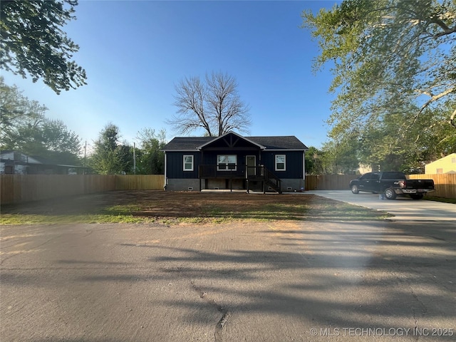 5114 W 3rd St, Tulsa, OK 74127 - view of front facade featuring fence and driveway