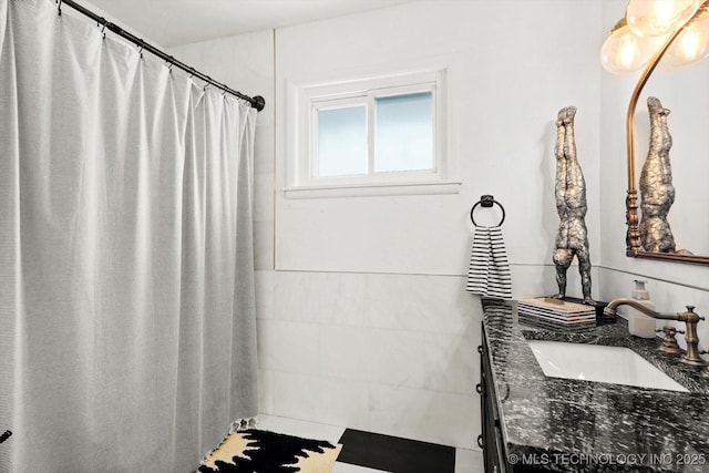 5729 E 25th Pl, Tulsa, OK 74114 - full bath featuring vanity and curtained shower