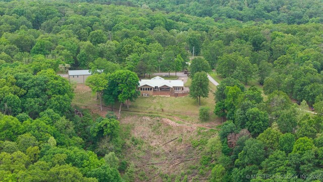 birds eye view of property featuring a wooded view