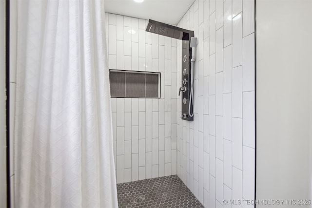 full bathroom featuring tiled shower