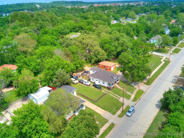 bird's eye view featuring a wooded view