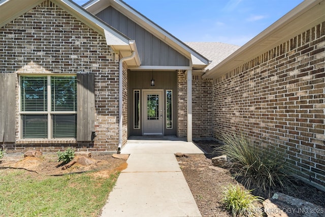 543 Edgewood, Durant, OK 74701 - entrance to property with brick siding and board and batten siding