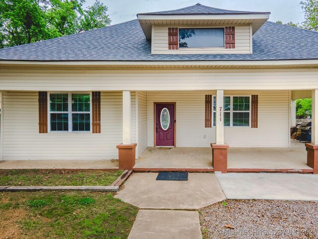 711 W Denton Ave, Sallisaw, OK 74955 - bungalow-style home featuring roof with shingles and covered porch