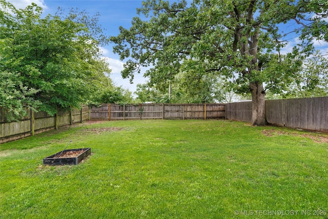view of yard featuring a fenced backyard