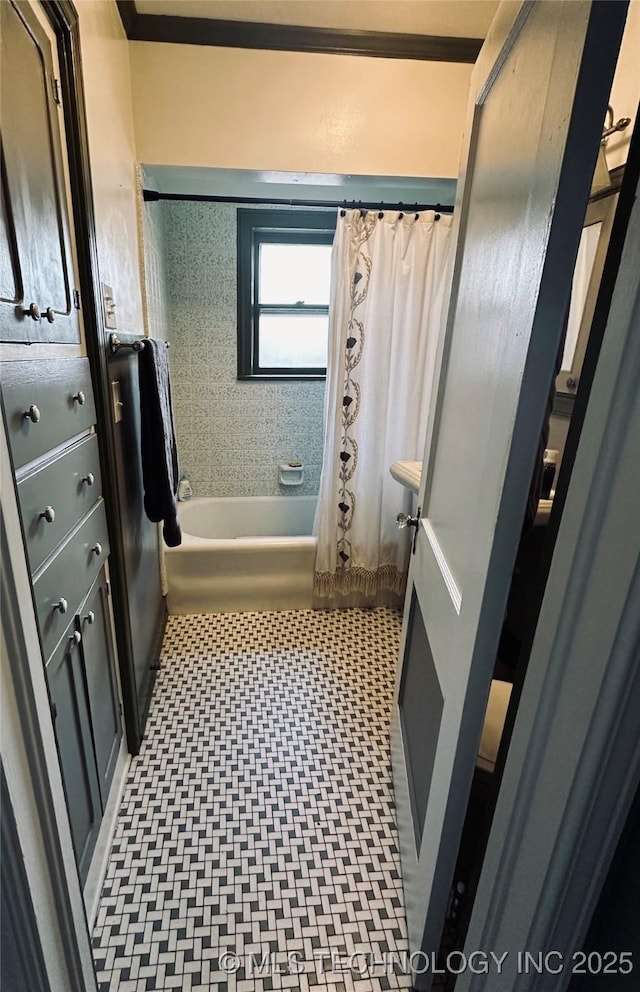 full bath with shower / bath combination with curtain