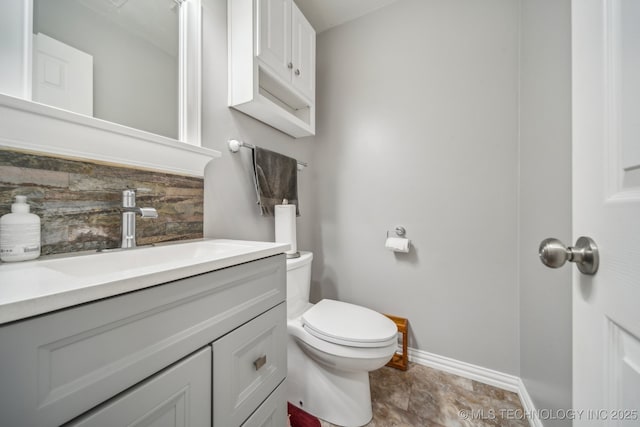 9998 E 460th Rd, Claremore, OK 74017 - half bath featuring tasteful backsplash, baseboards, toilet, and vanity