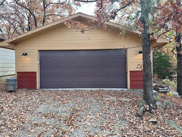 1082 Gaines Creek Loop, Eufaula, OK 74432 - garage featuring gravel driveway