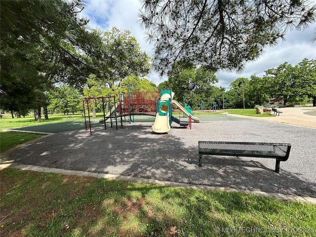 1304 W Easton St, Tulsa, OK 74127 - community playground featuring a yard