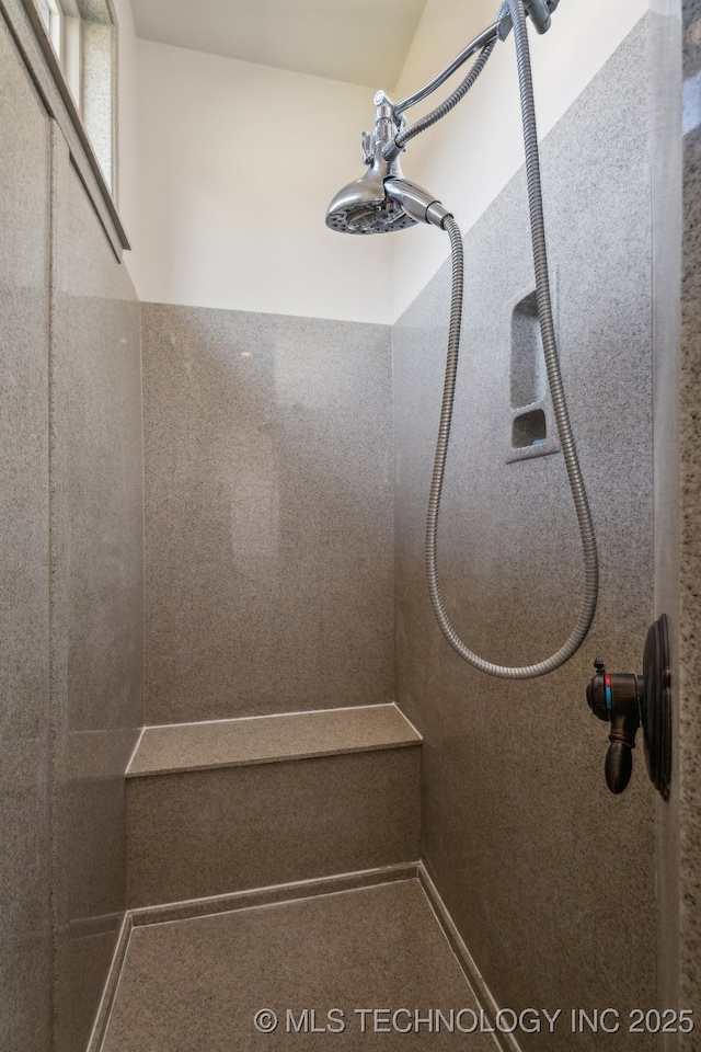 details featuring tiled shower