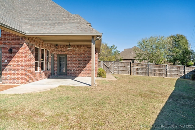 view of yard featuring a fenced backyard, a ceiling fan, and a patio