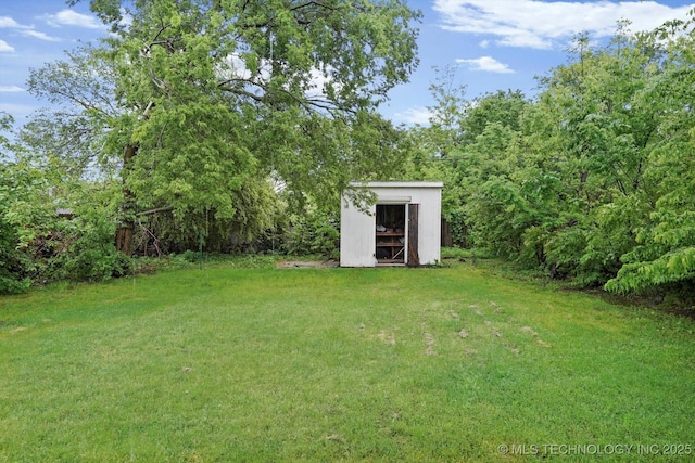 view of yard featuring a storage shed and an outdoor structure