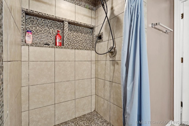 bathroom featuring tiled shower