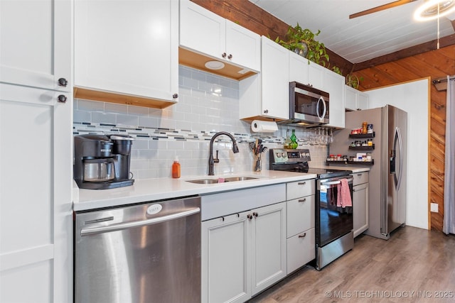 24591 S 613th Rd, Grove, OK 74344 - kitchen with light countertops, a sink, backsplash, and stainless steel appliances