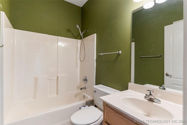 1007 W Beech St, Skiatook, OK 74070 - bathroom featuring toilet, a textured wall, washtub / shower combination, and vanity