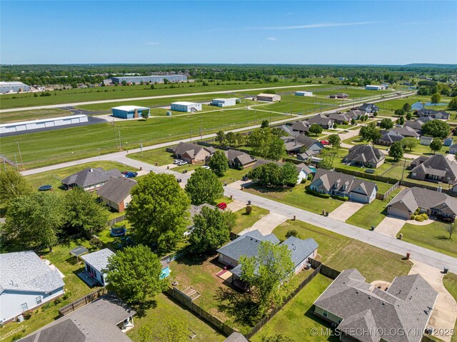 1007 W Beech St, Skiatook, OK 74070 - drone / aerial view featuring a residential view
