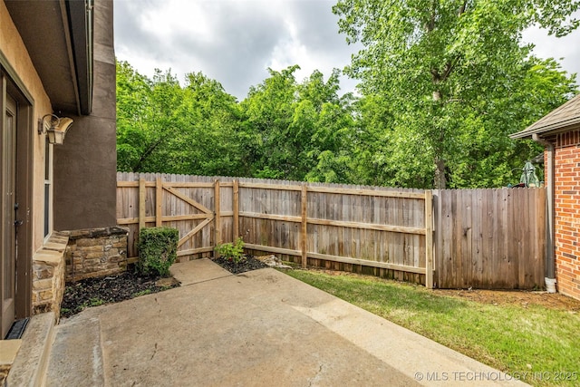 view of patio featuring a fenced backyard