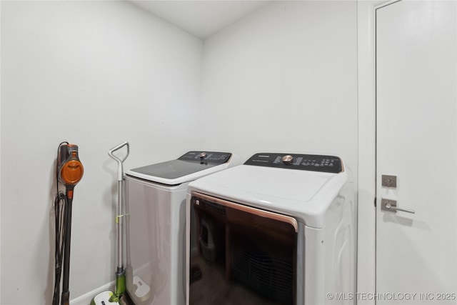 7207 E 166th St, Collinsville, OK 74021 - laundry room featuring washer and dryer