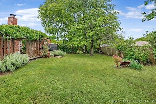 view of yard featuring a fenced backyard
